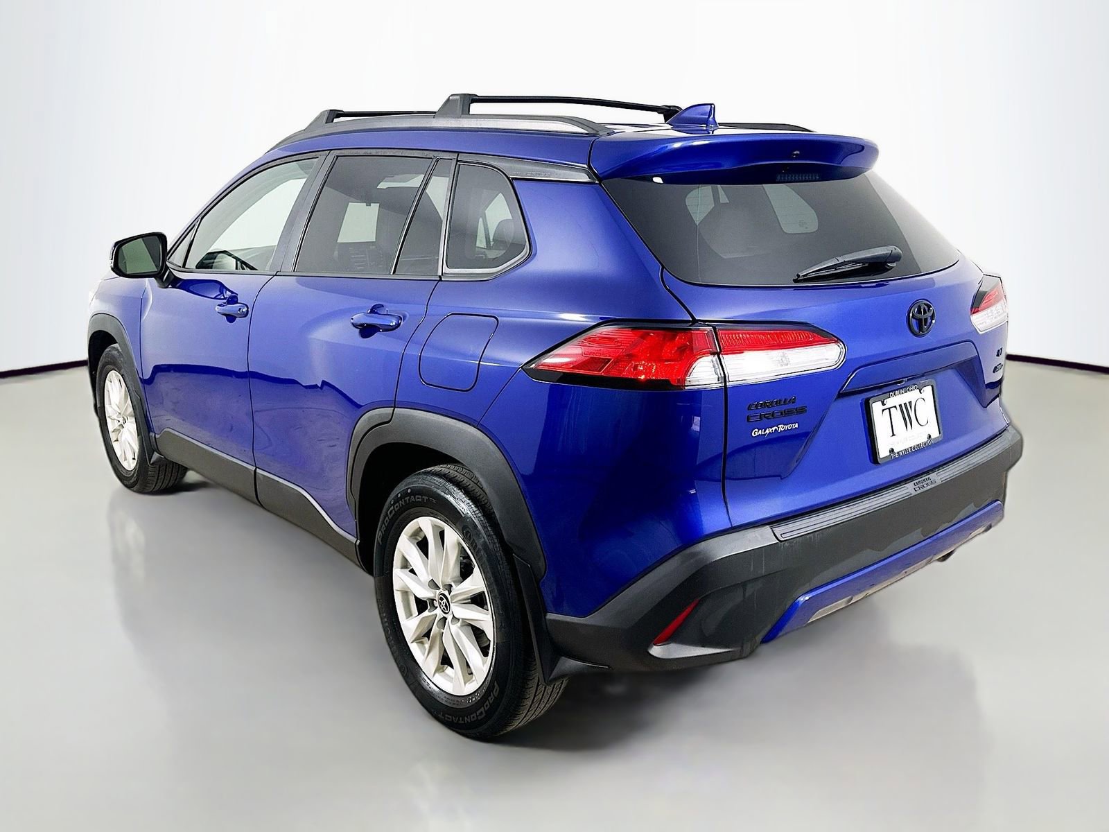Used 2022 Toyota Corolla Cross LE AWD/4WD image 7