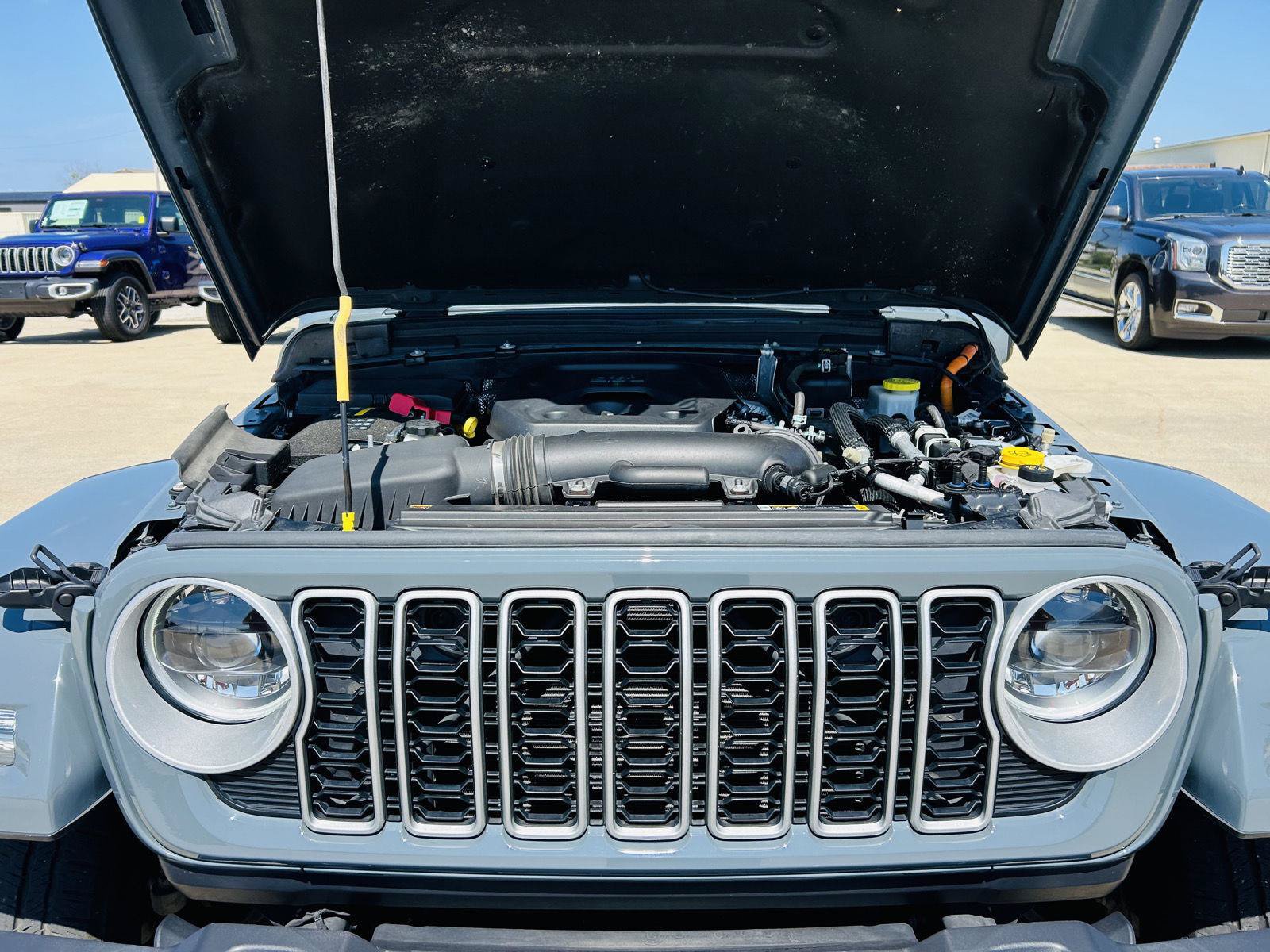 Used 2024 Jeep Wrangler Unlimited Sahara w/ Safety Group AWD/4WD image 39