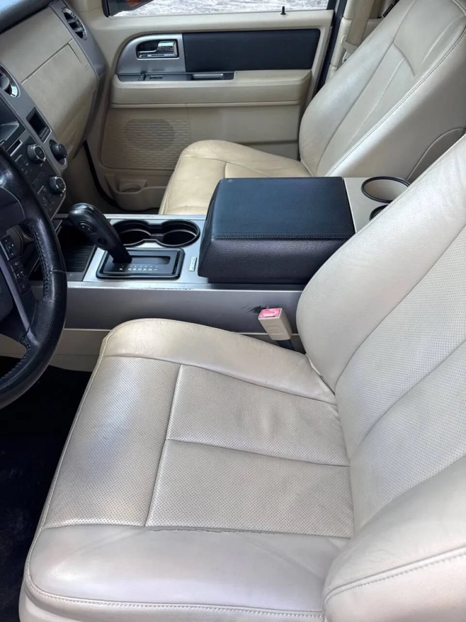 Used 2017 Ford Expedition XLT w/ Equipment Group 202A RWD image 8
