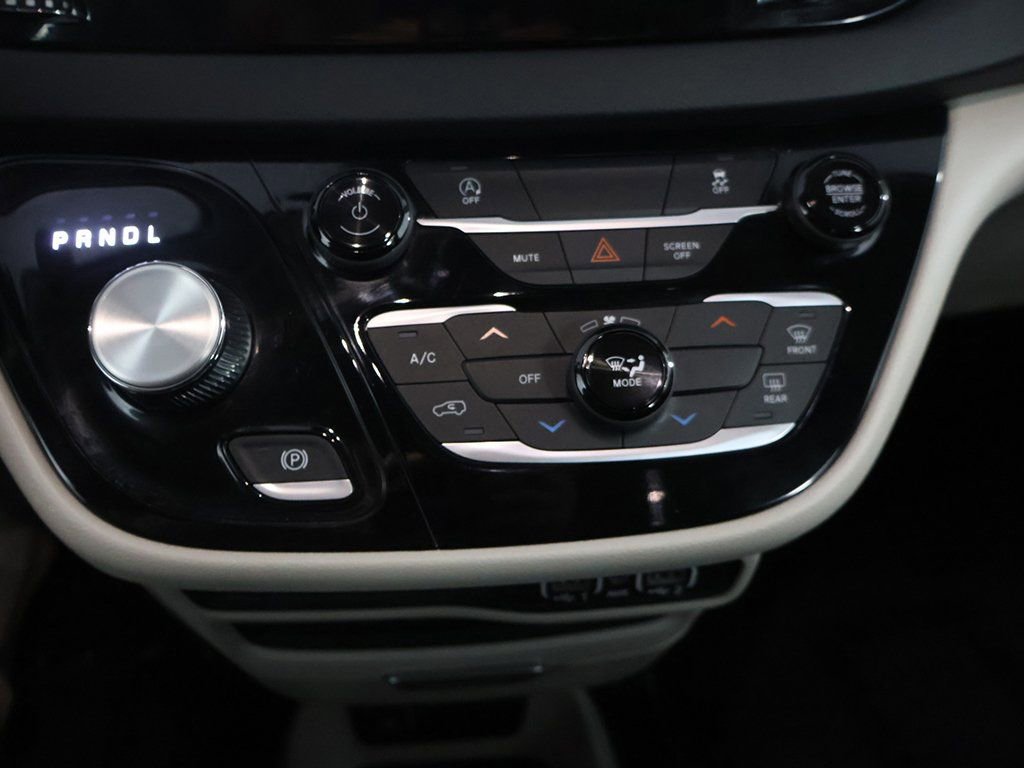 Used 2023 Chrysler Voyager LX image 41