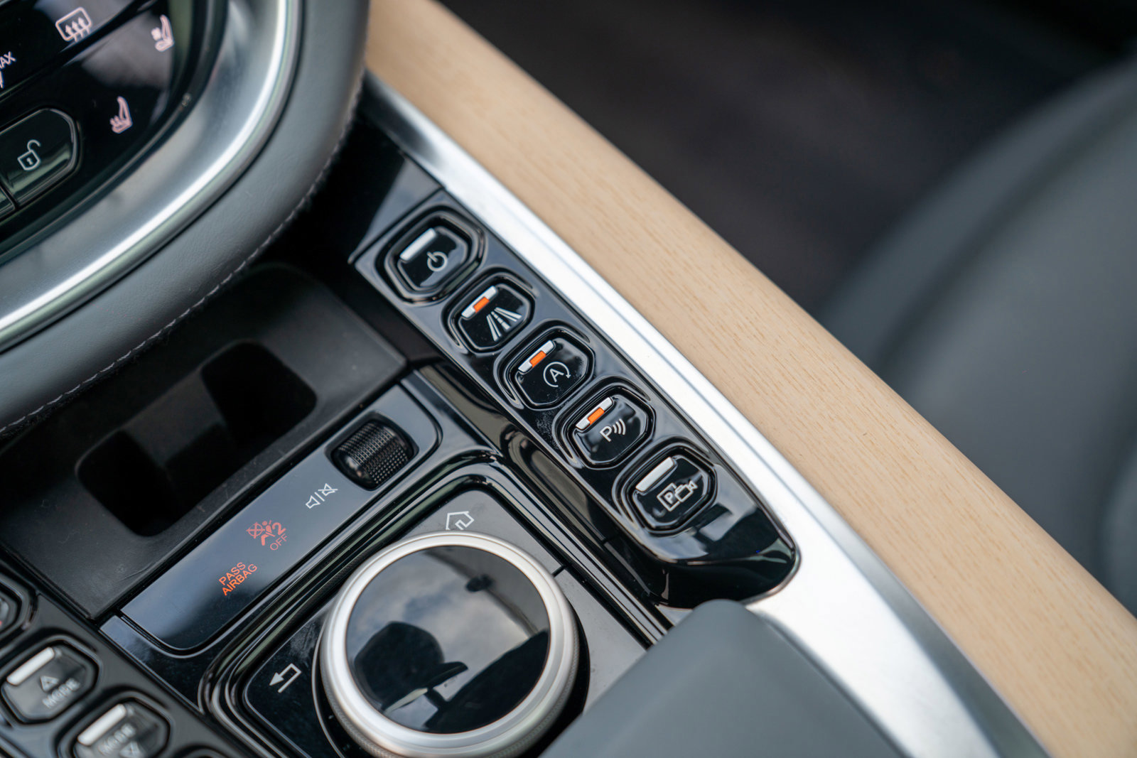 Used 2021 Aston Martin DBX image 25