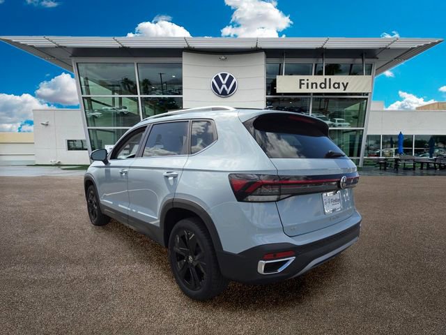 New 2026 Volkswagen Taos SE FWD image 3