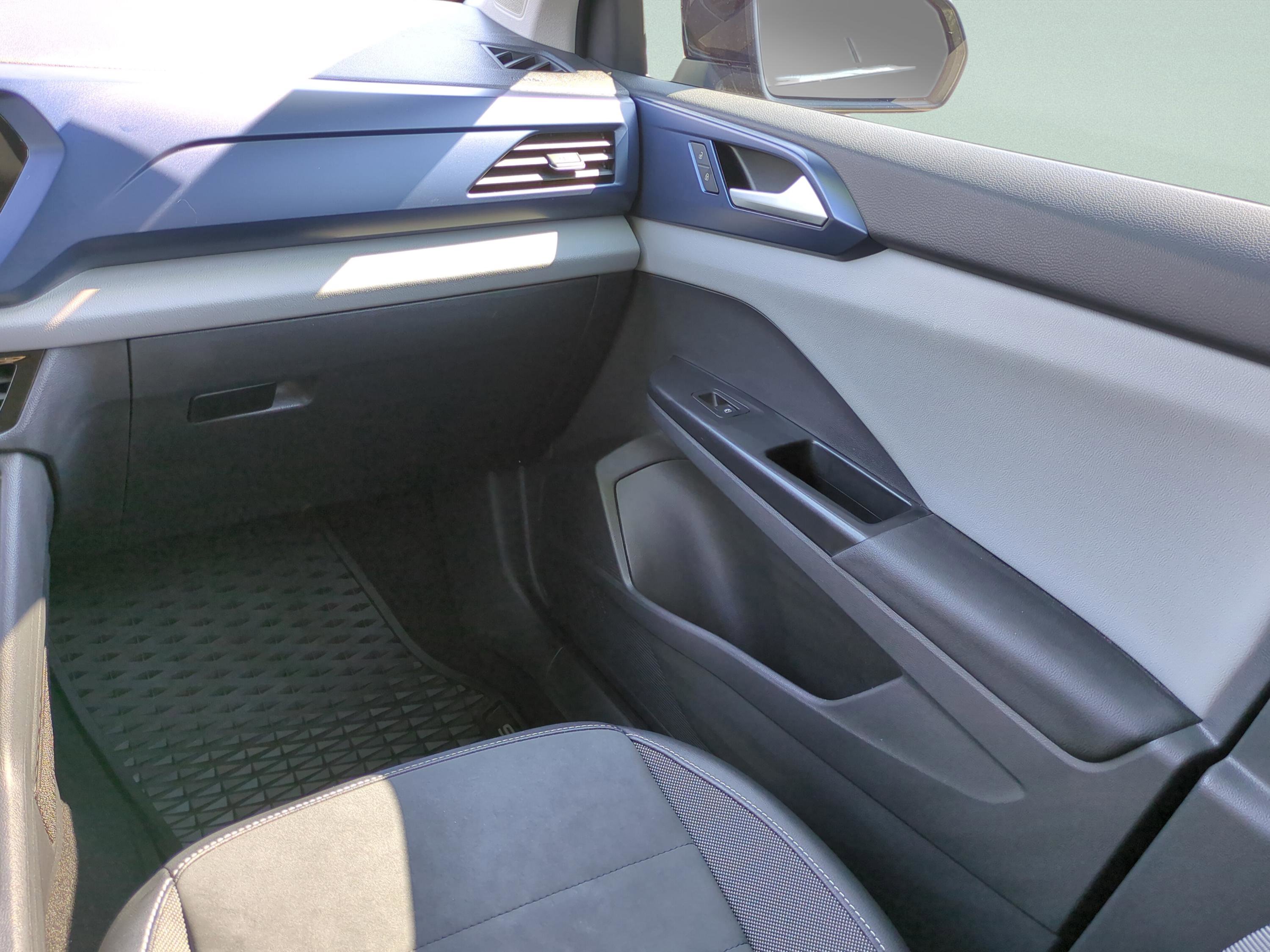 Used 2023 Volkswagen Taos SE image 16