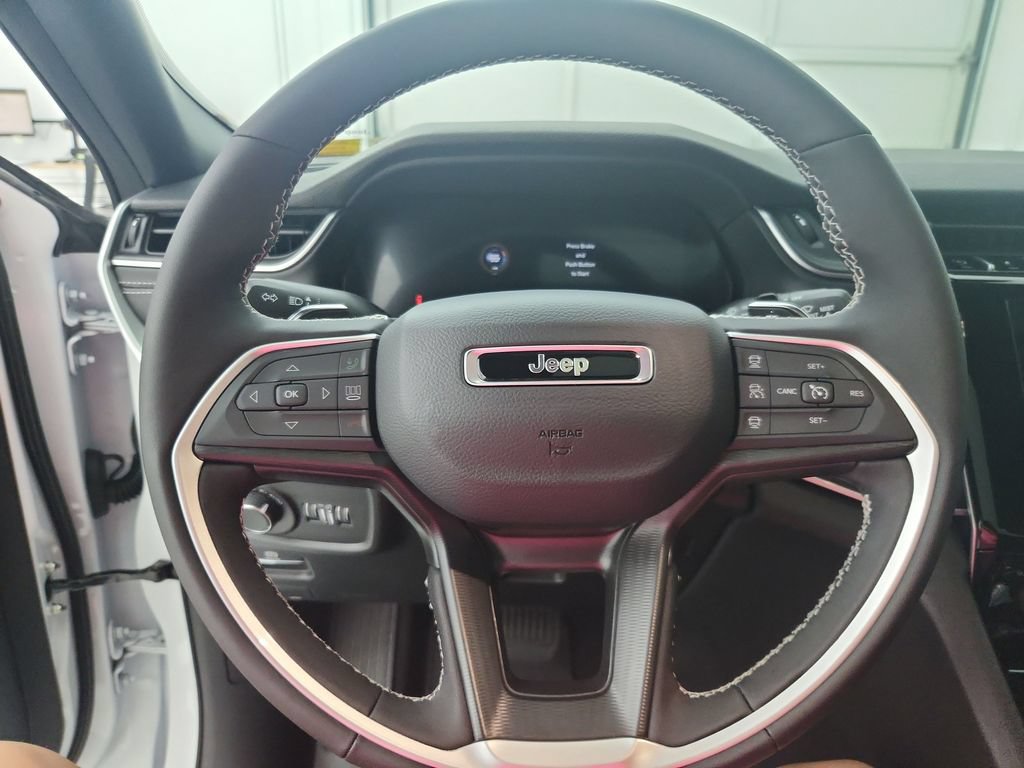 Certified 2026 Jeep Grand Cherokee Laredo X AWD/4WD image 24