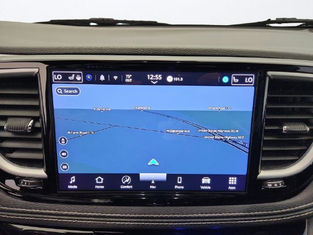 Used 2025 Chrysler Pacifica Limited FWD image 18