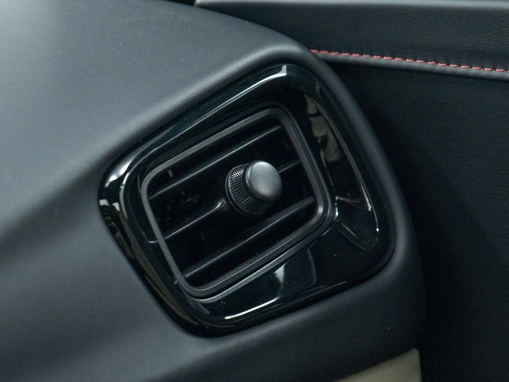 Used 2023 Aston Martin V8 Vantage Coupe image 7