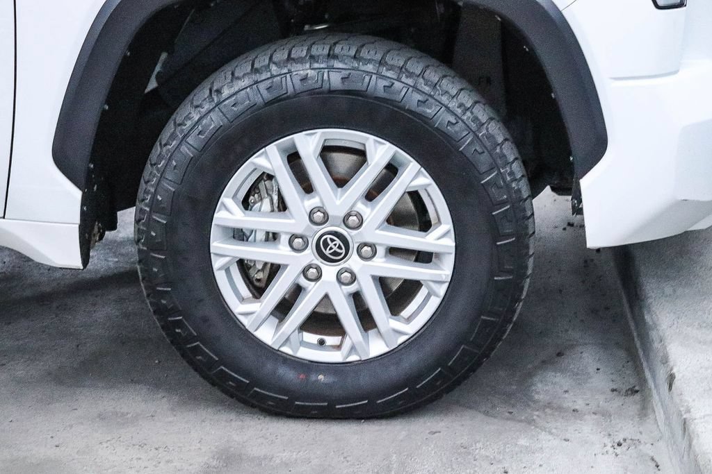 Used 2022 Toyota Tundra SR5 w/ SR5 Convenience Package RWD image 11