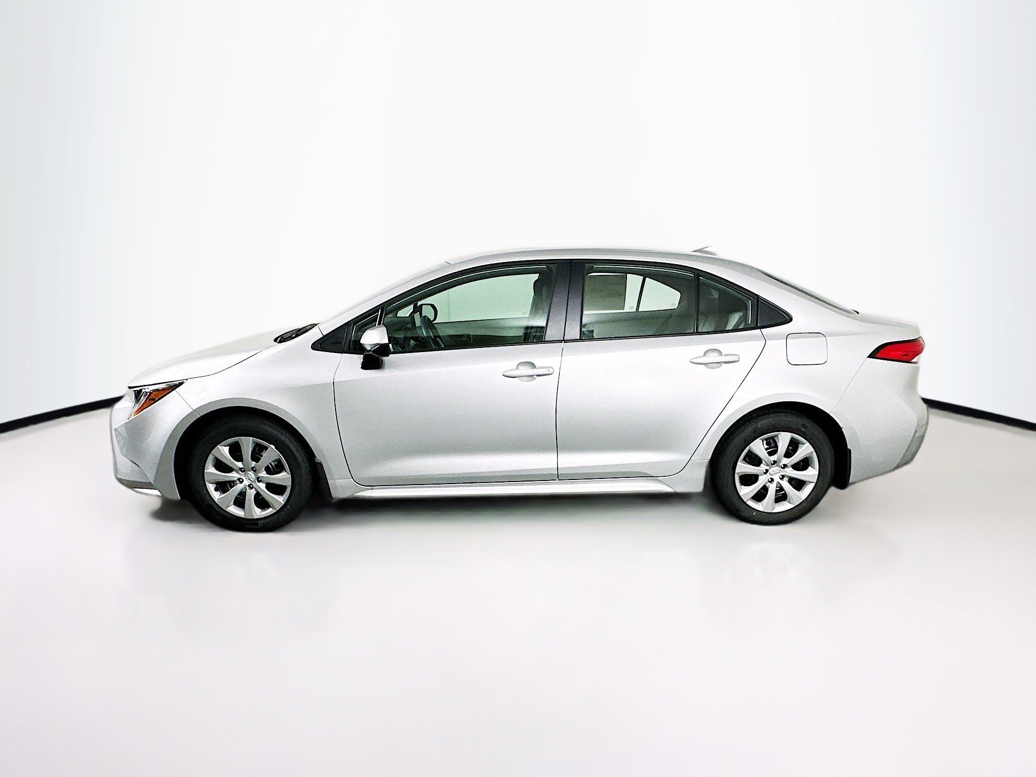 Used 2026 Toyota Corolla LE image 4