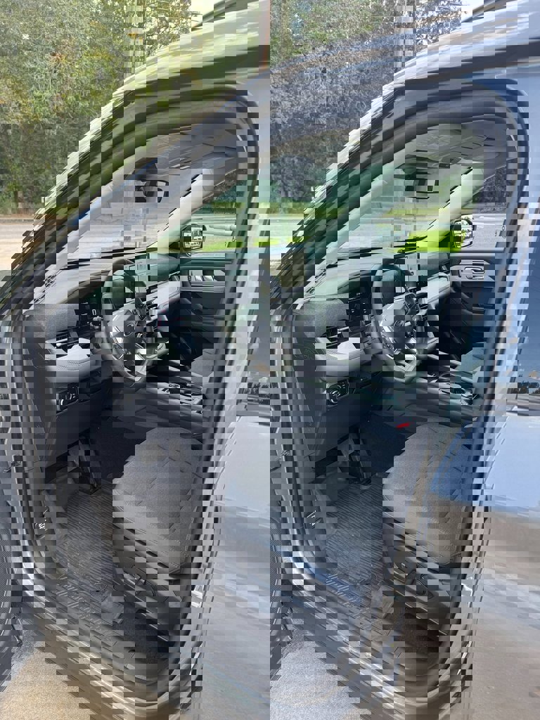 Used 2025 Ford Explorer Active image 8