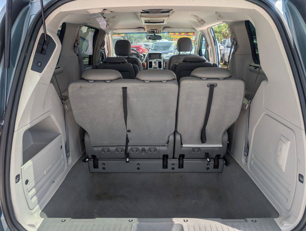 Used 2008 Chrysler Town & Country Touring FWD image 12