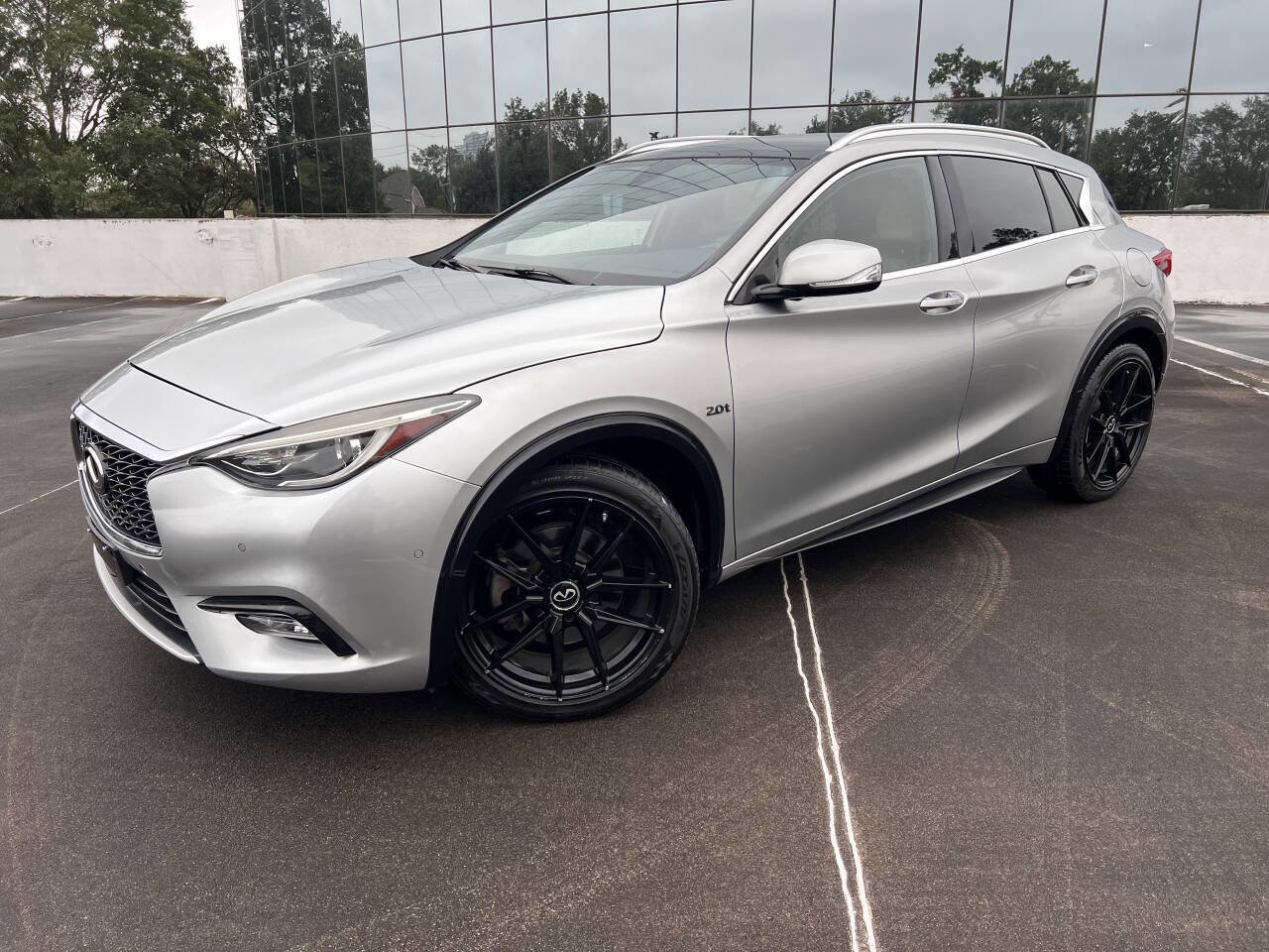 Used 2018 INFINITI QX30 Premium w/ Navigation Package image 4
