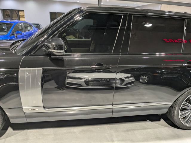 Used 2020 Land Rover Range Rover Long Wheelbase HSE image 5