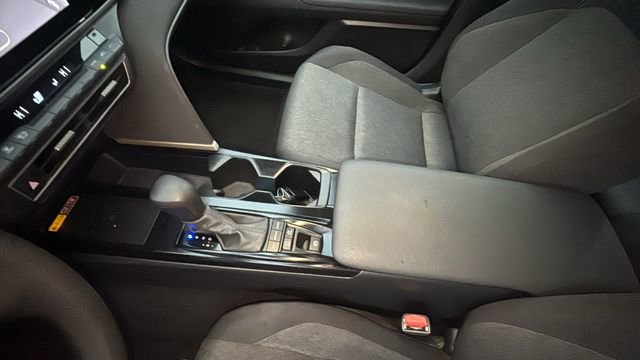 Used 2025 Toyota Camry LE image 21