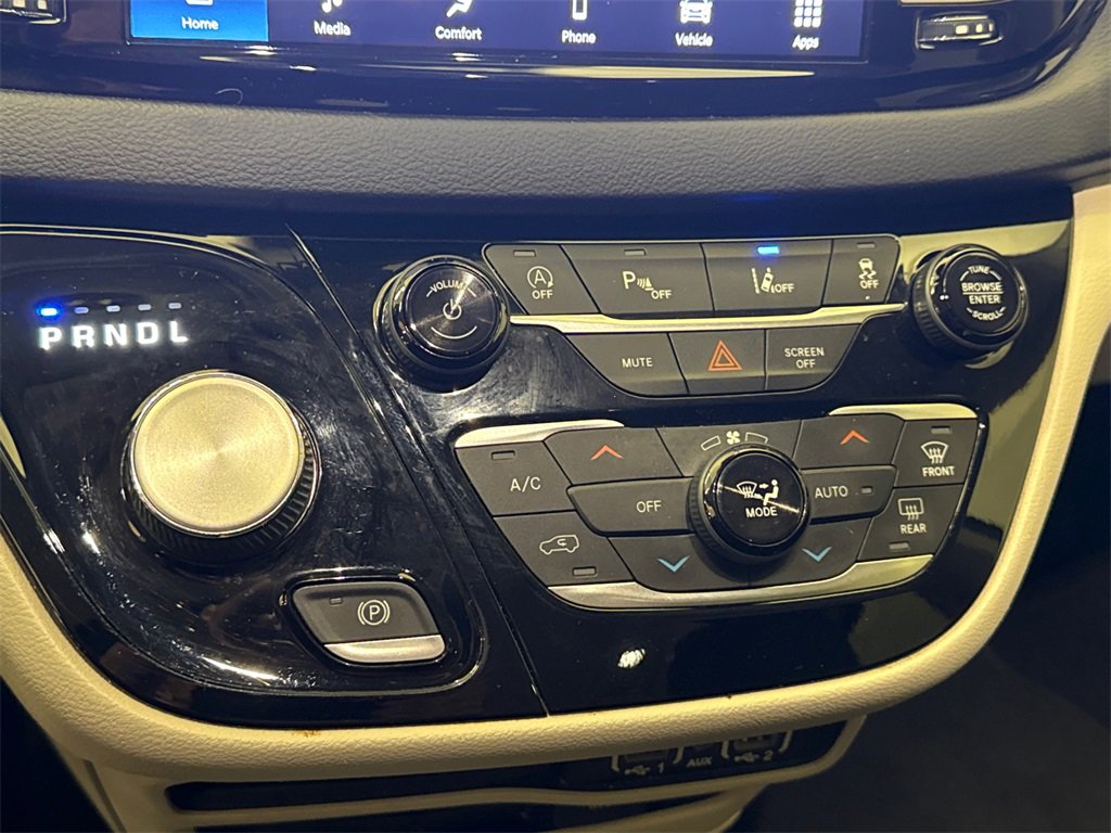 Used 2022 Chrysler Pacifica Touring-L image 28