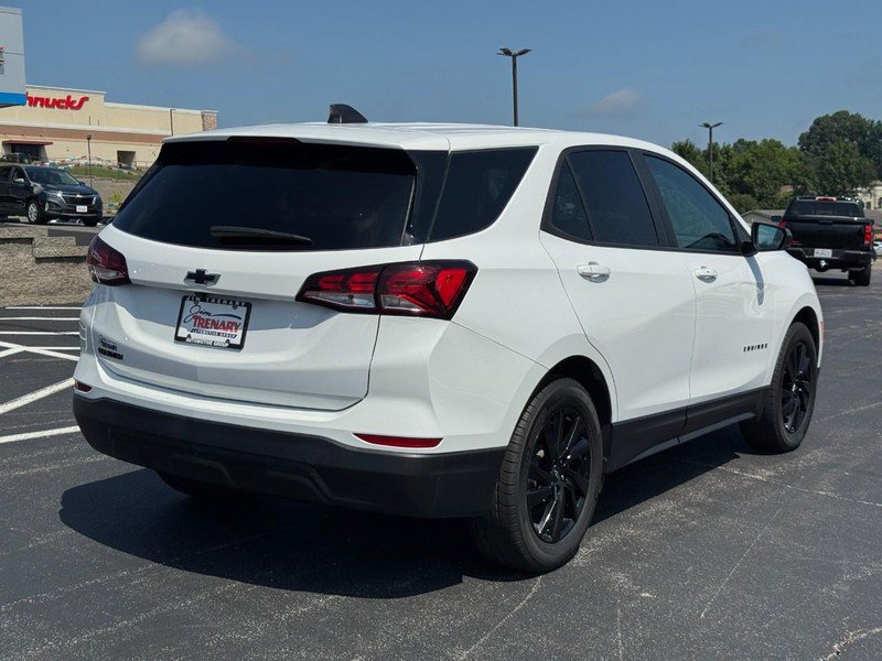 Used 2024 Chevrolet Equinox LS w/ LS Convenience Package FWD image 3