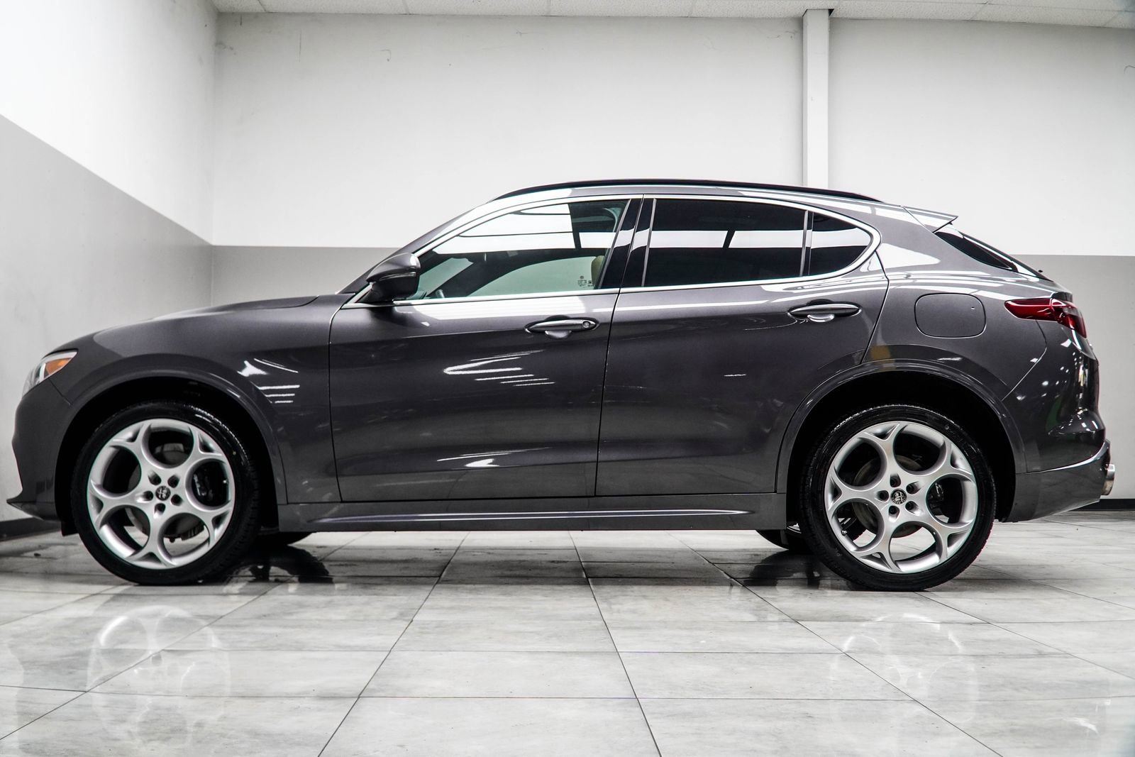 Used 2023 Alfa Romeo Stelvio Ti Lusso w/ Quick Order Package 22X Lusso image 10