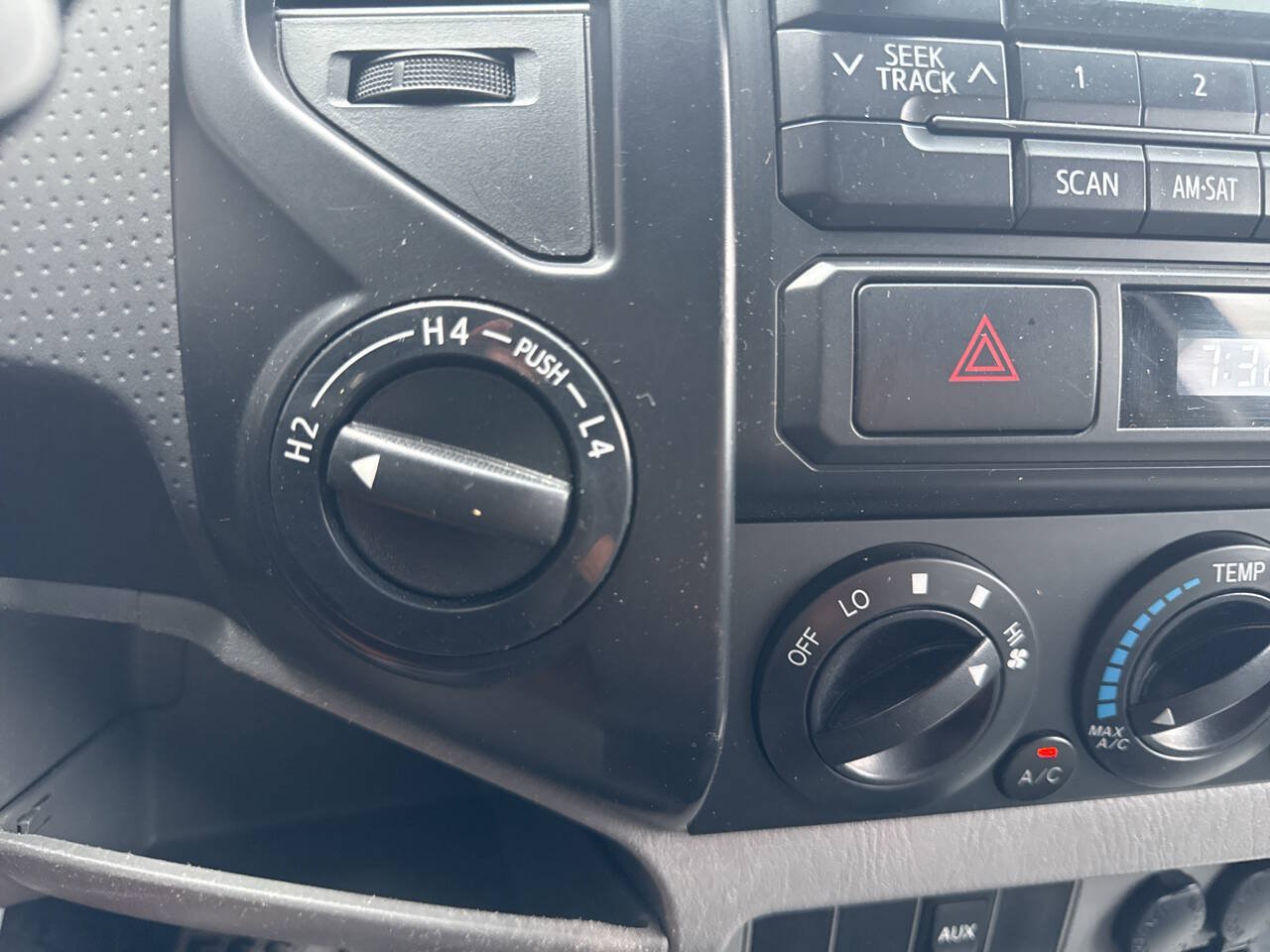 Used 2012 Toyota Tacoma 4x4 Regular Cab image 26