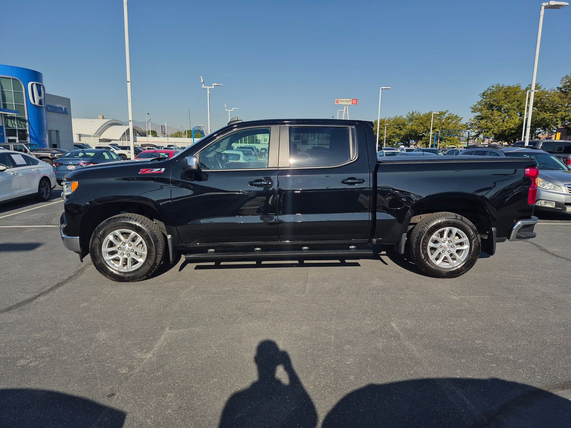 Used 2023 Chevrolet Silverado 1500 LT w/ Z71 Off-Road Package AWD/4WD image 9