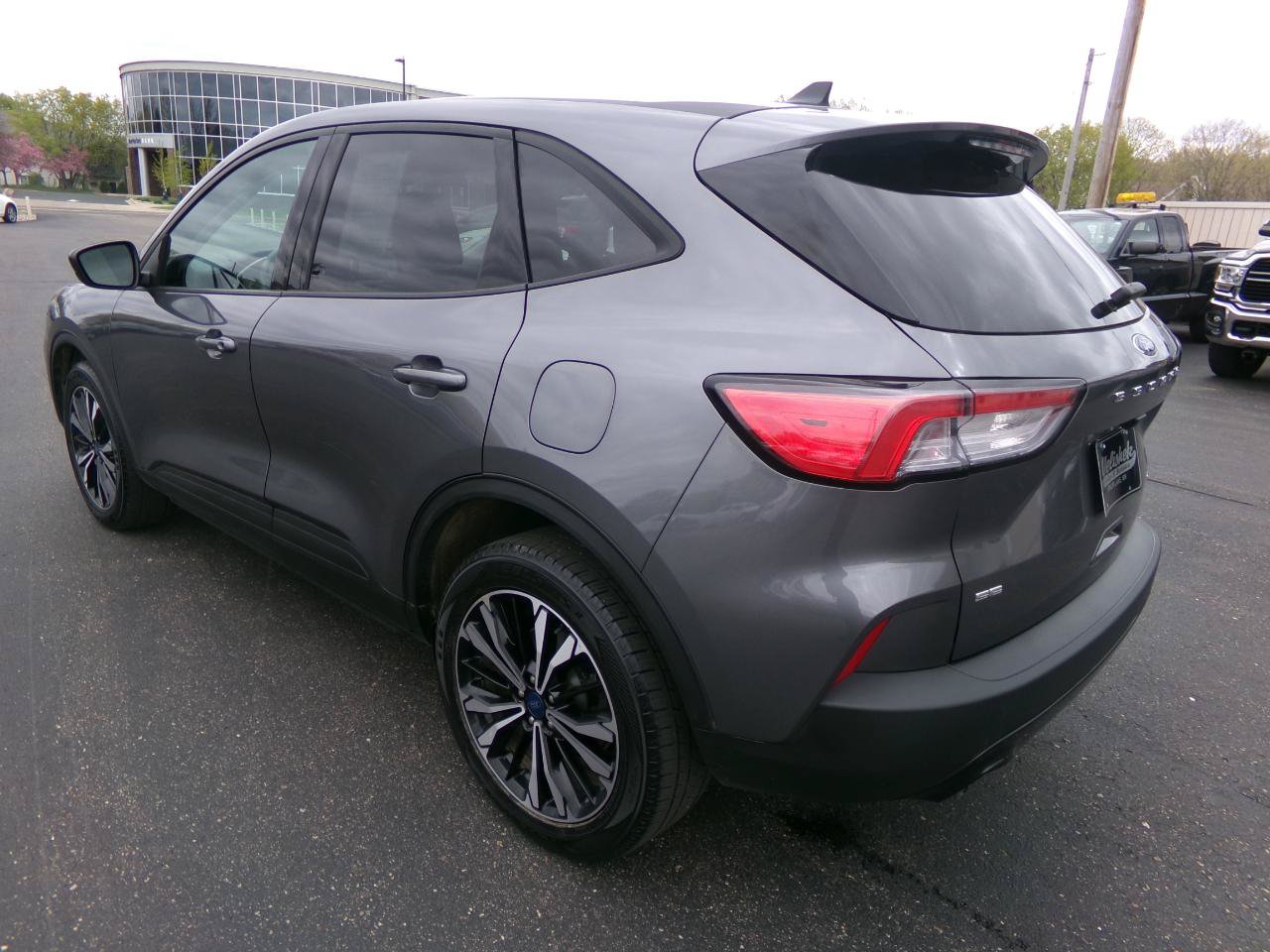 Used 2022 Ford Escape SE w/ SE Sport Appearance Package AWD/4WD image 5