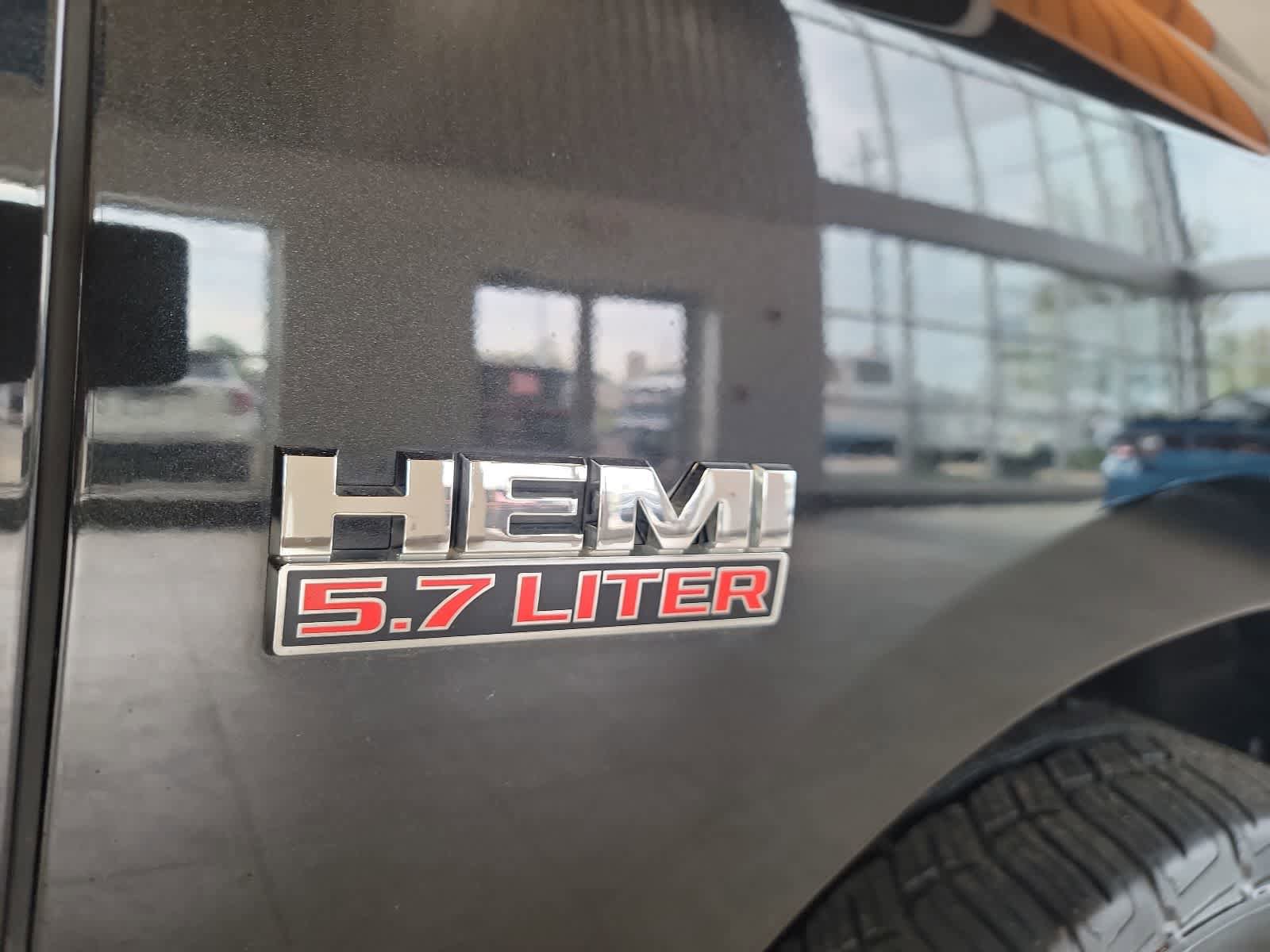 Used 2019 RAM 1500 Classic SLT AWD/4WD image 6
