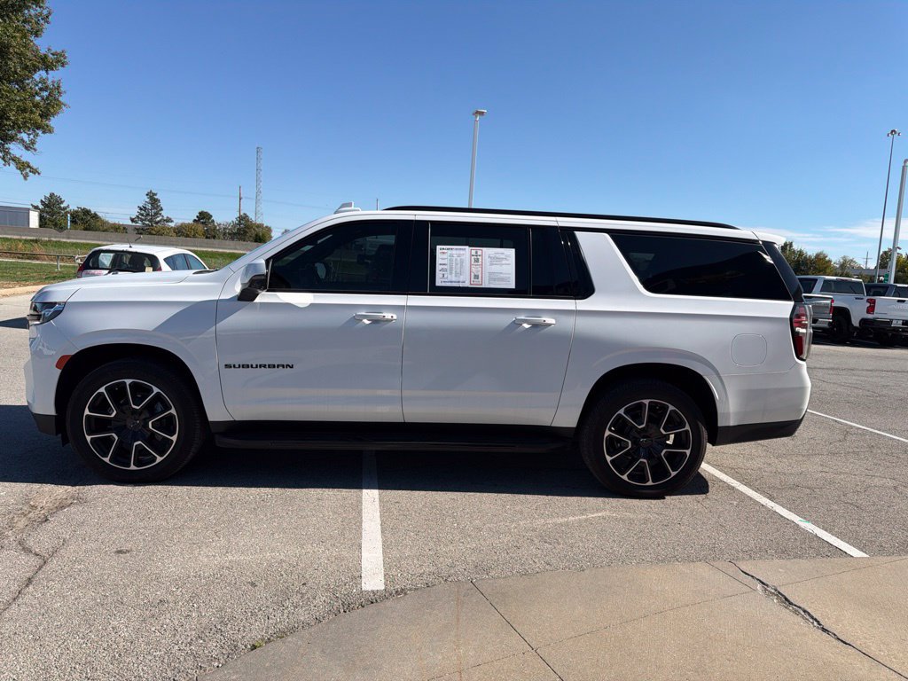 Used 2024 Chevrolet Suburban RST w/ Luxury Package AWD/4WD image 6