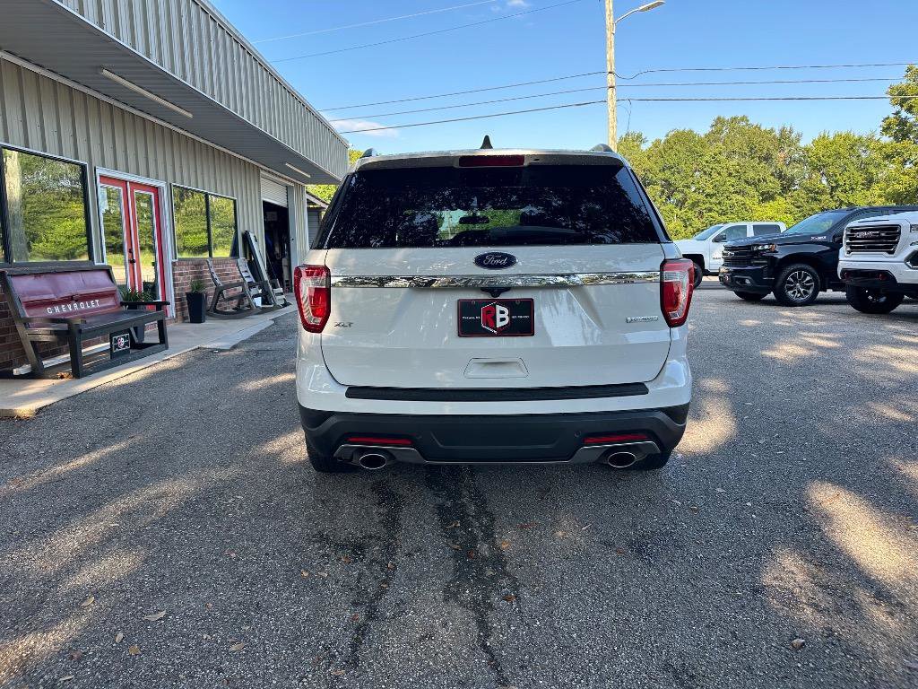 Used 2018 Ford Explorer XLT image 8