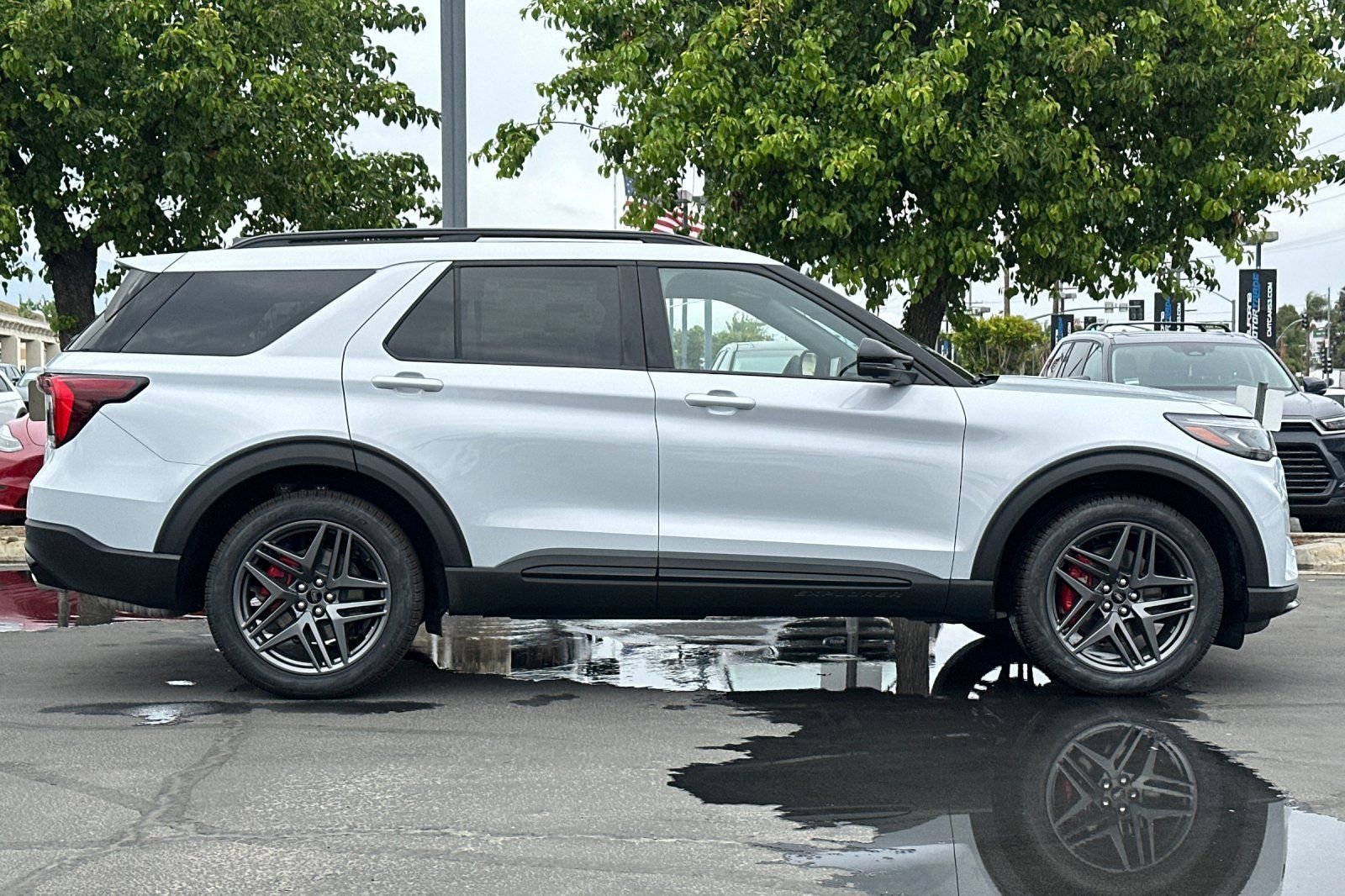 New 2026 Ford Explorer ST image 3