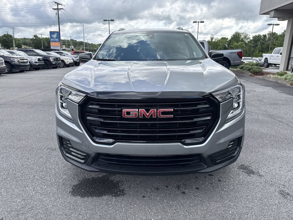 Used 2024 GMC Terrain SLE w/ Driver Convenience Package AWD/4WD image 2