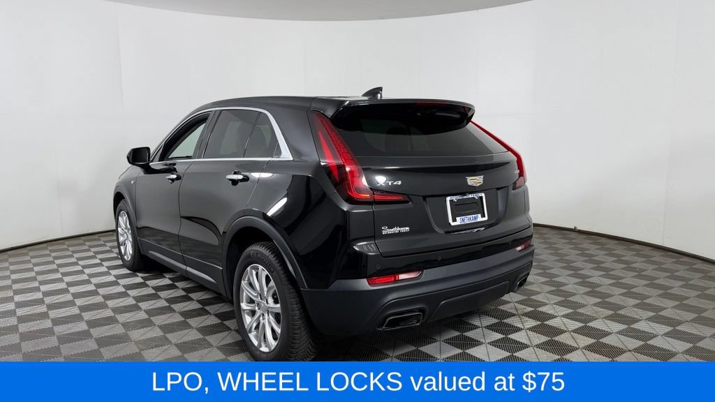 Used 2019 Cadillac XT4 Luxury w/ Cold Weather Package FWD image 7