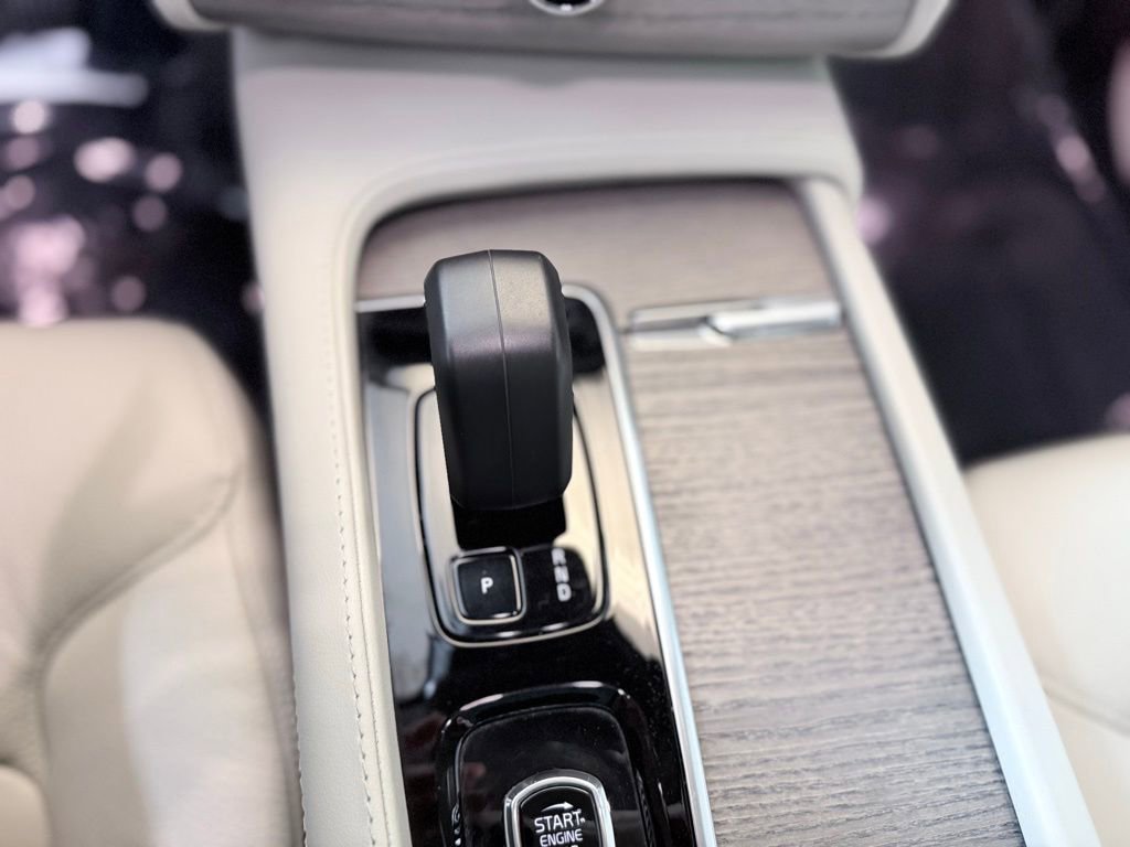 Used 2023 Volvo XC90 B6 Plus AWD/4WD image 14