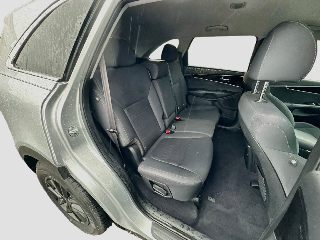 Used 2019 Kia Sorento FWD image 25