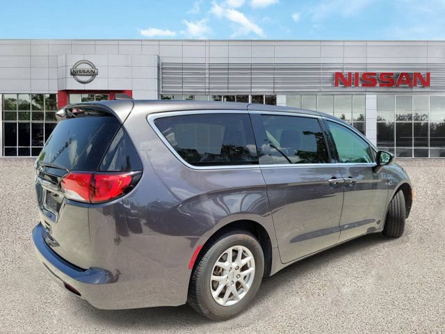 Used 2023 Chrysler Voyager LX FWD image 2