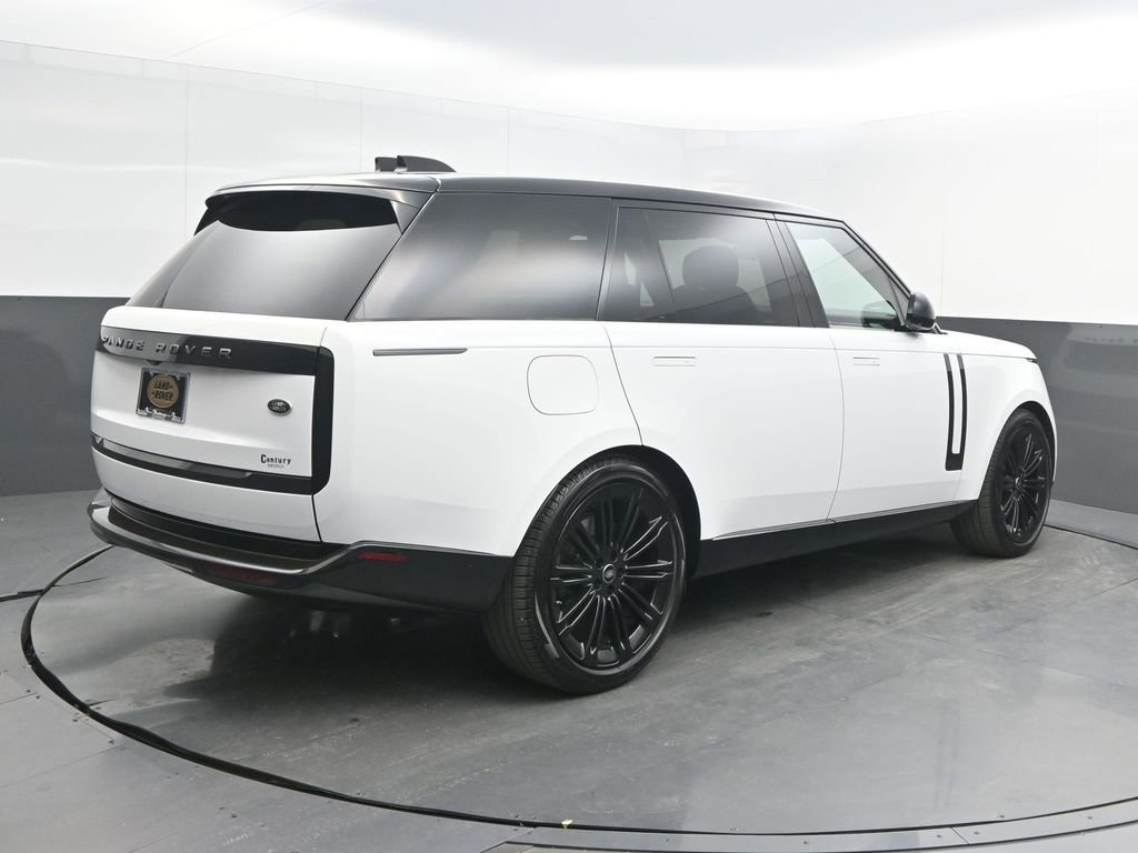 Used 2022 Land Rover Range Rover Long Wheelbase SE image 7