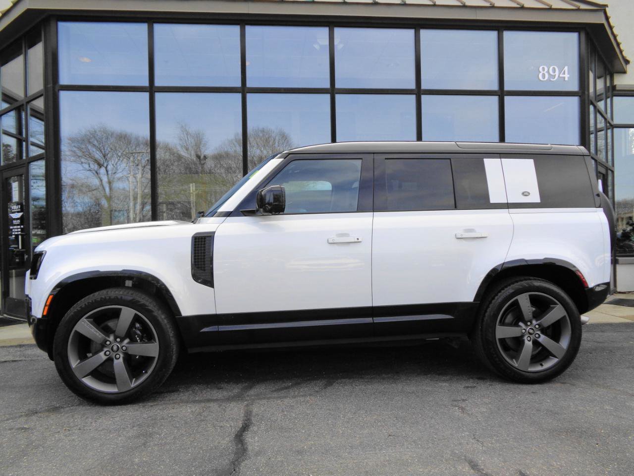 Used 2023 Land Rover Defender 110 V8 image 8