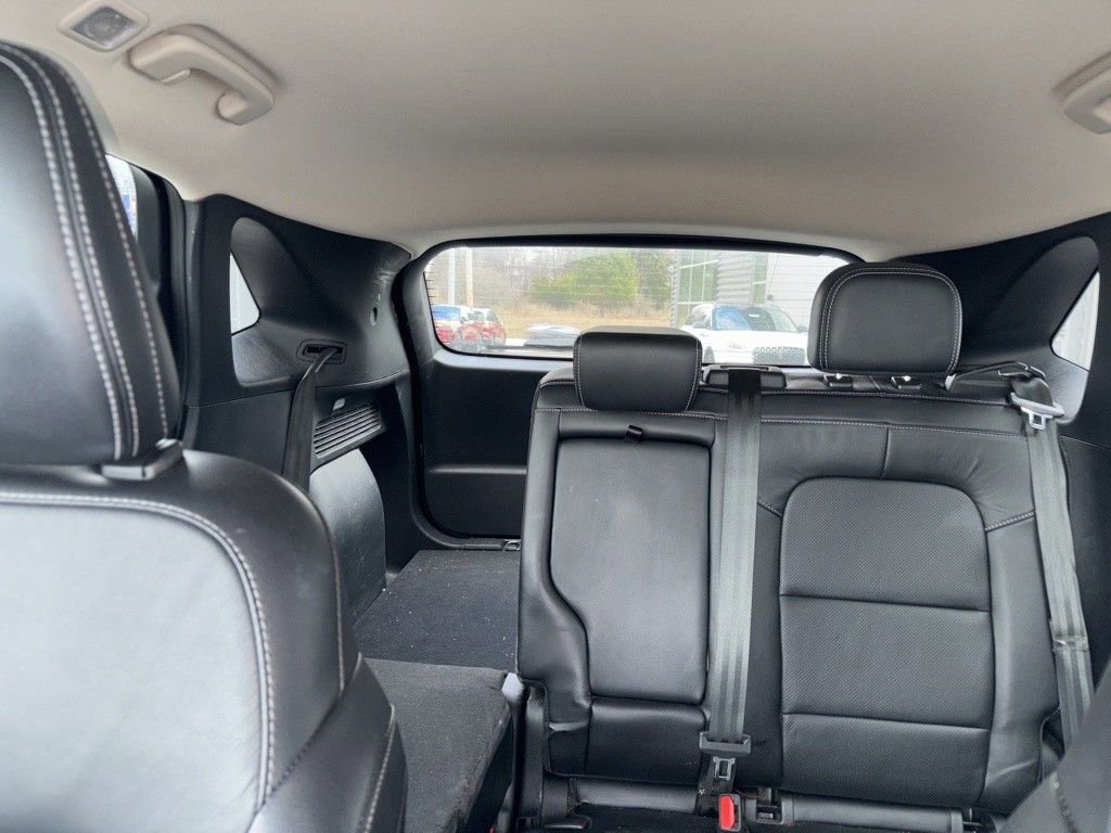 Used 2020 Ford Escape Titanium image 4