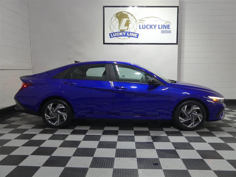 Used 2025 Hyundai Elantra Sport FWD image 6