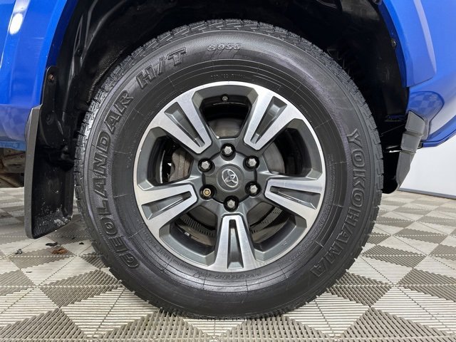 Used 2016 Toyota Tacoma TRD Sport image 9
