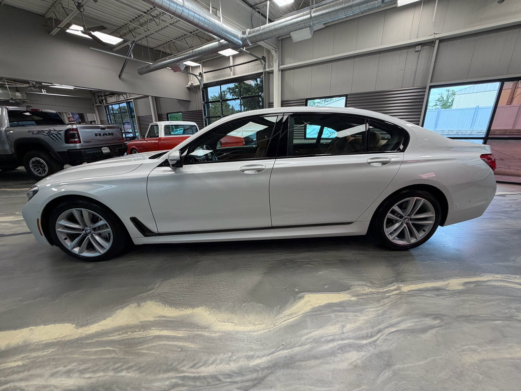 Used 2017 BMW 750i xDrive AWD/4WD image 37