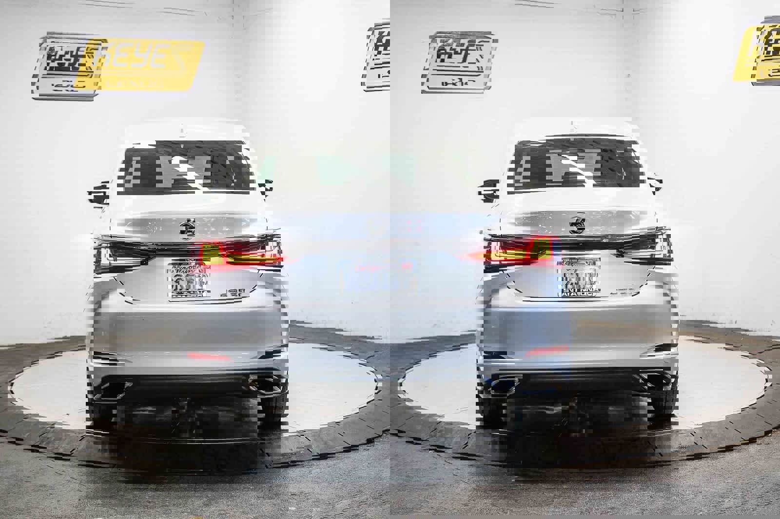 Used 2022 Lexus ES 350 image 3