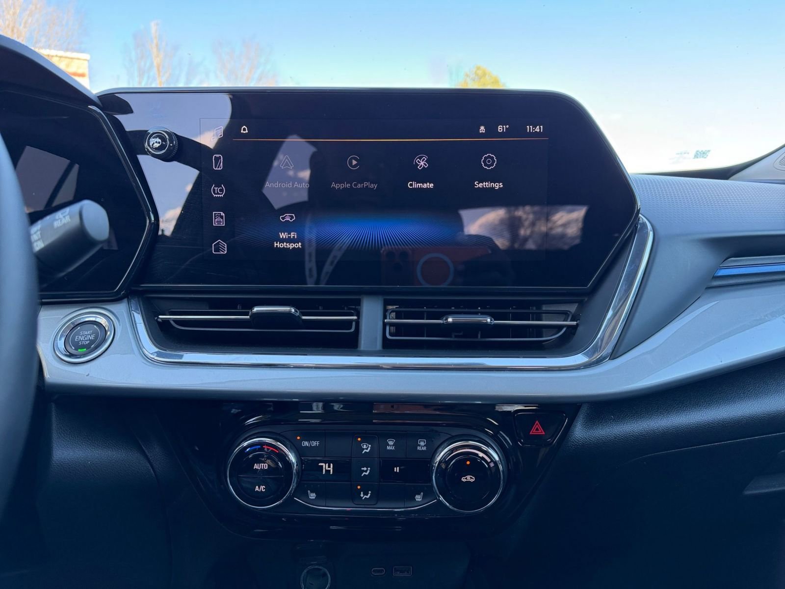 Used 2025 Chevrolet Trax LT w/ LT Convenience Package image 18