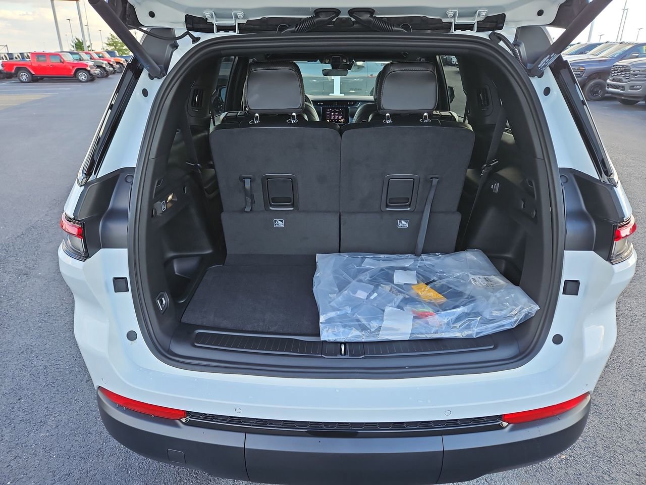 New 2025 Jeep Grand Cherokee L Altitude image 11