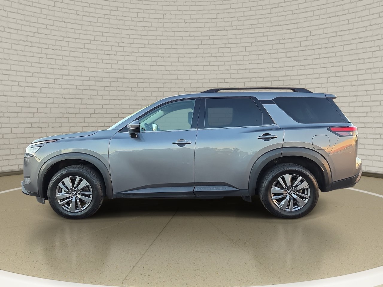 Certified 2025 Nissan Pathfinder SV FWD image 8