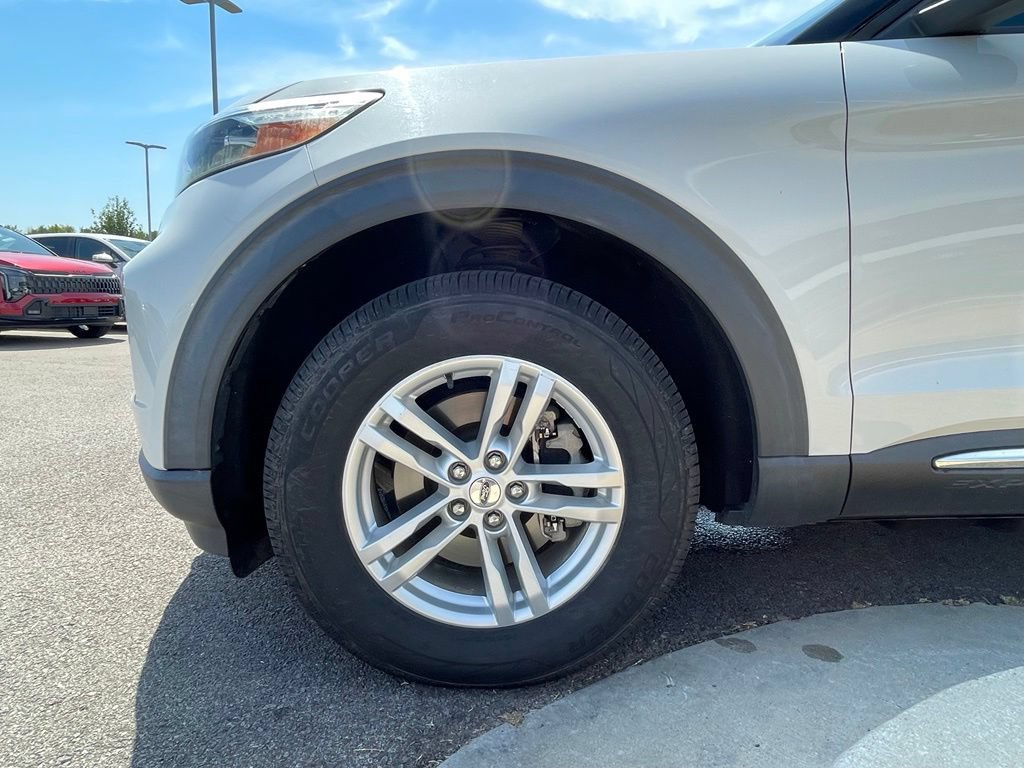 Used 2020 Ford Explorer XLT w/ Equipment Group 202A AWD/4WD image 33
