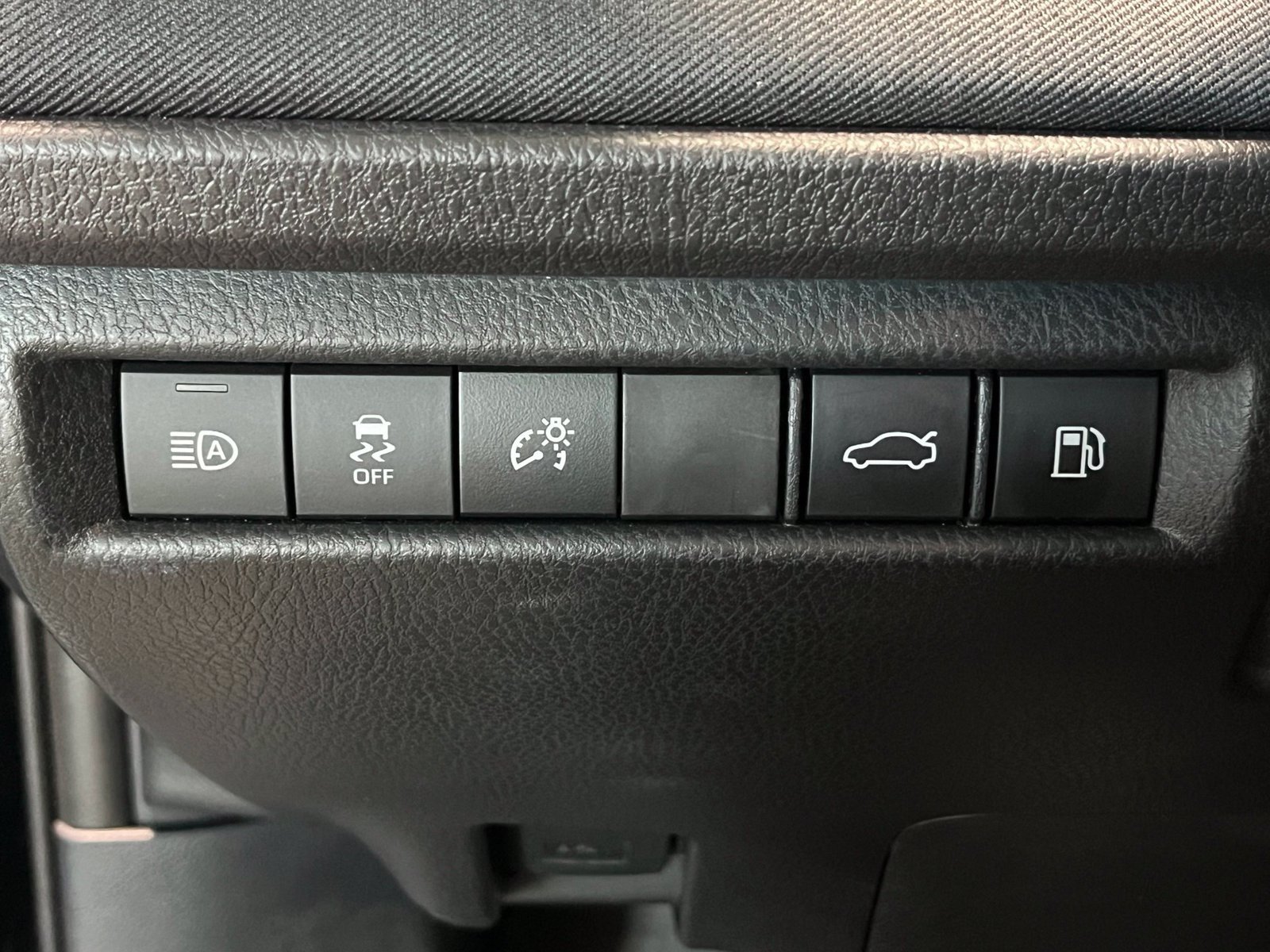 Used 2026 Toyota Camry LE FWD image 35