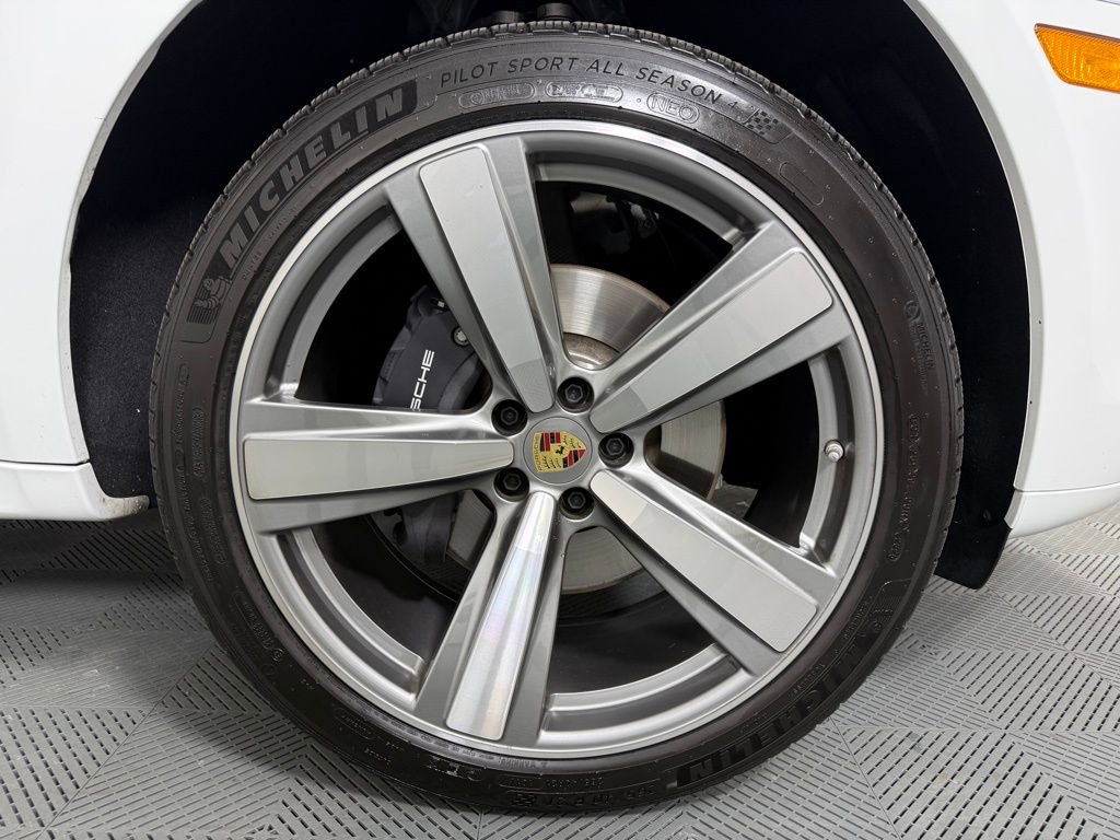 Certified 2026 Porsche Macan Turbo image 14