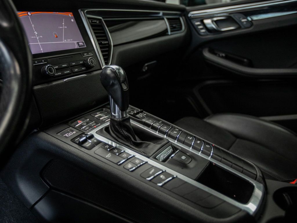 Used 2018 Porsche Macan AWD/4WD image 25