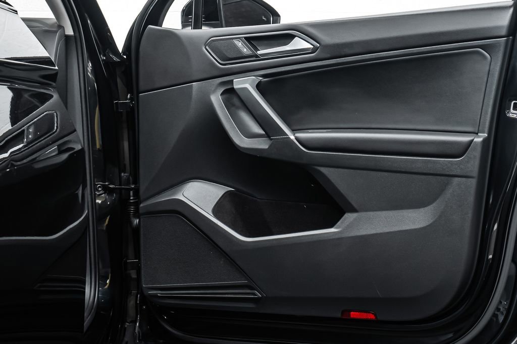 Used 2018 Volkswagen Tiguan SEL image 18