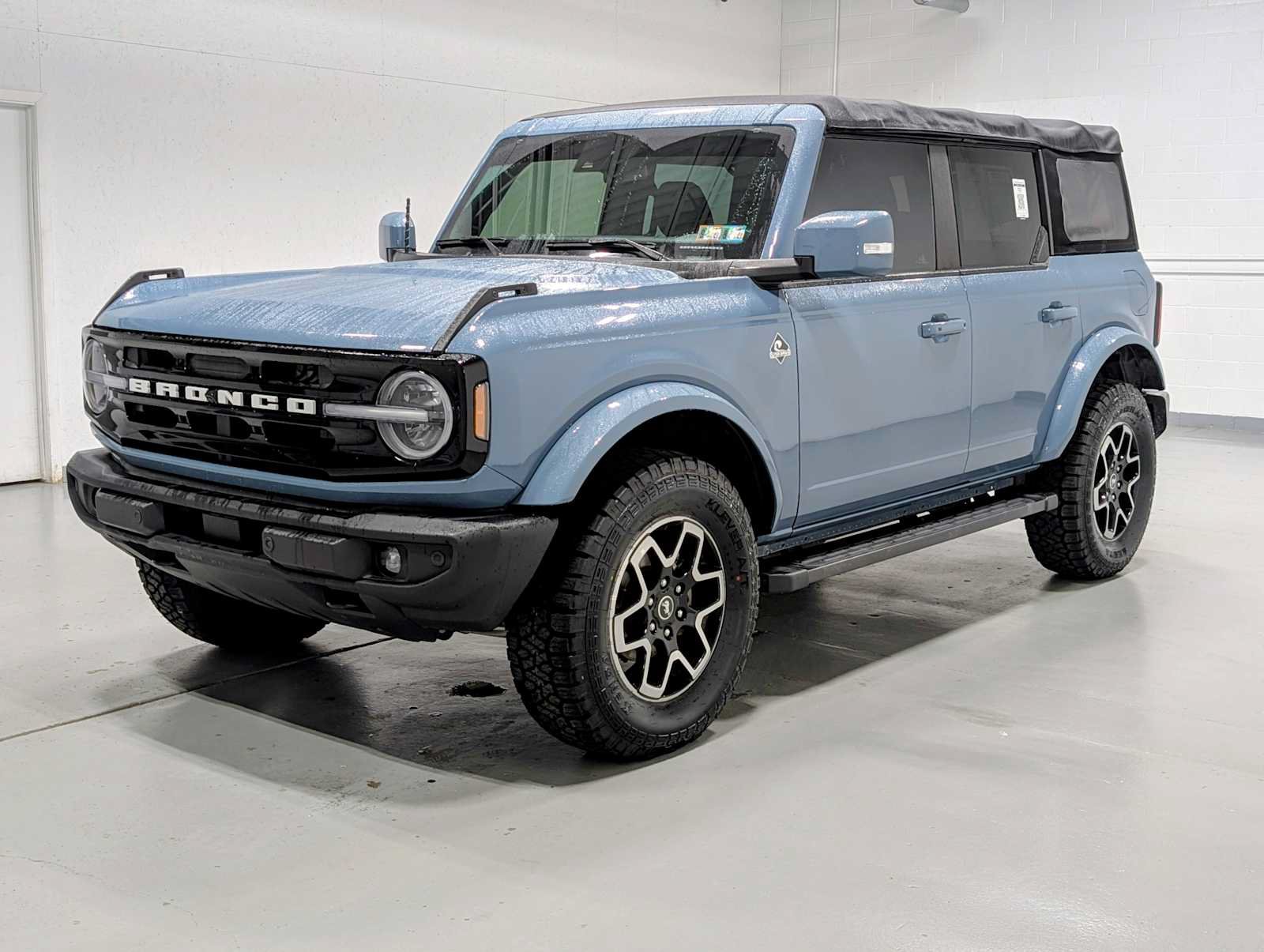 Used 2022 Ford Bronco Outer Banks AWD/4WD image 1