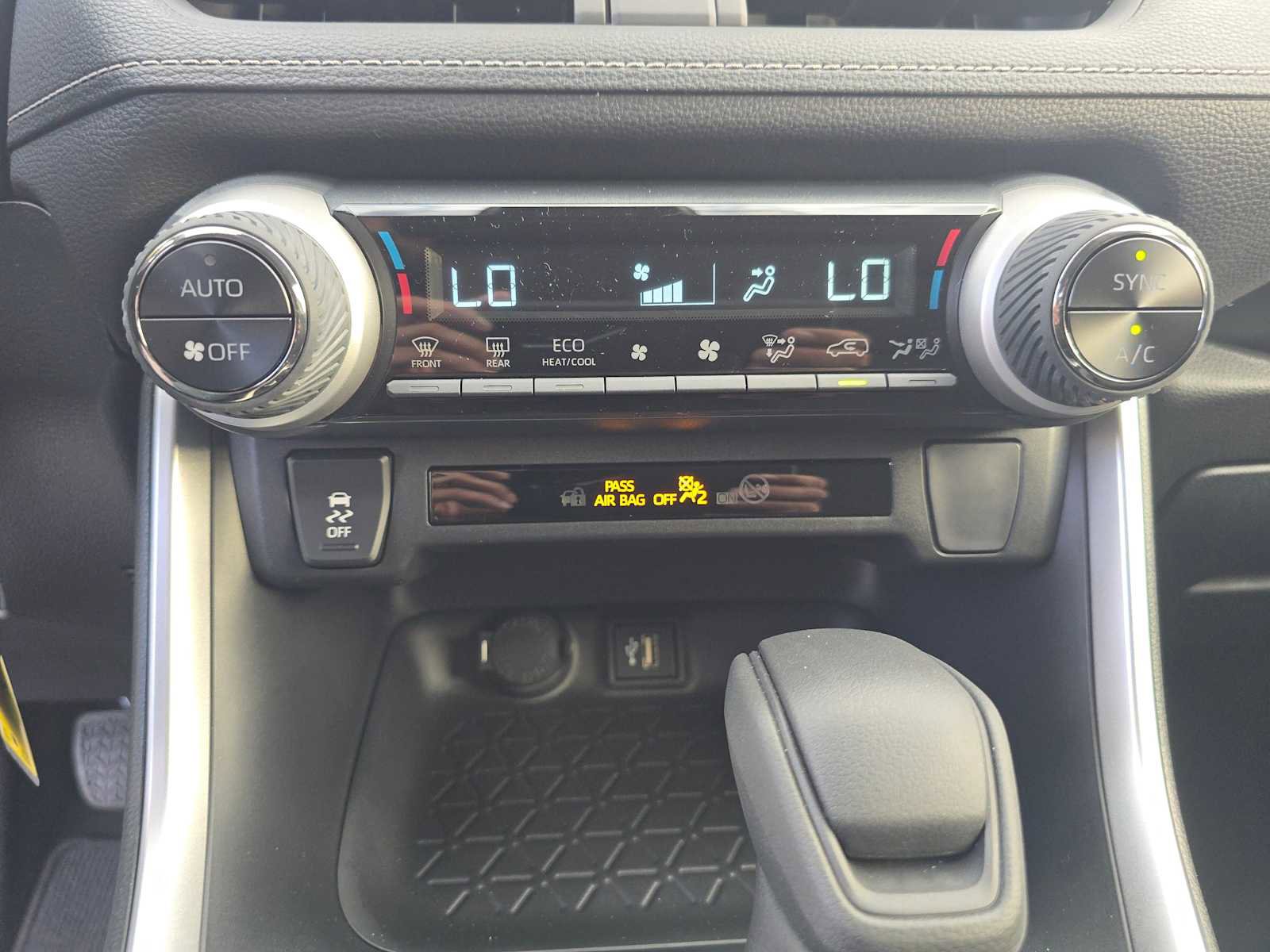 Certified 2025 Toyota RAV4 LE image 28