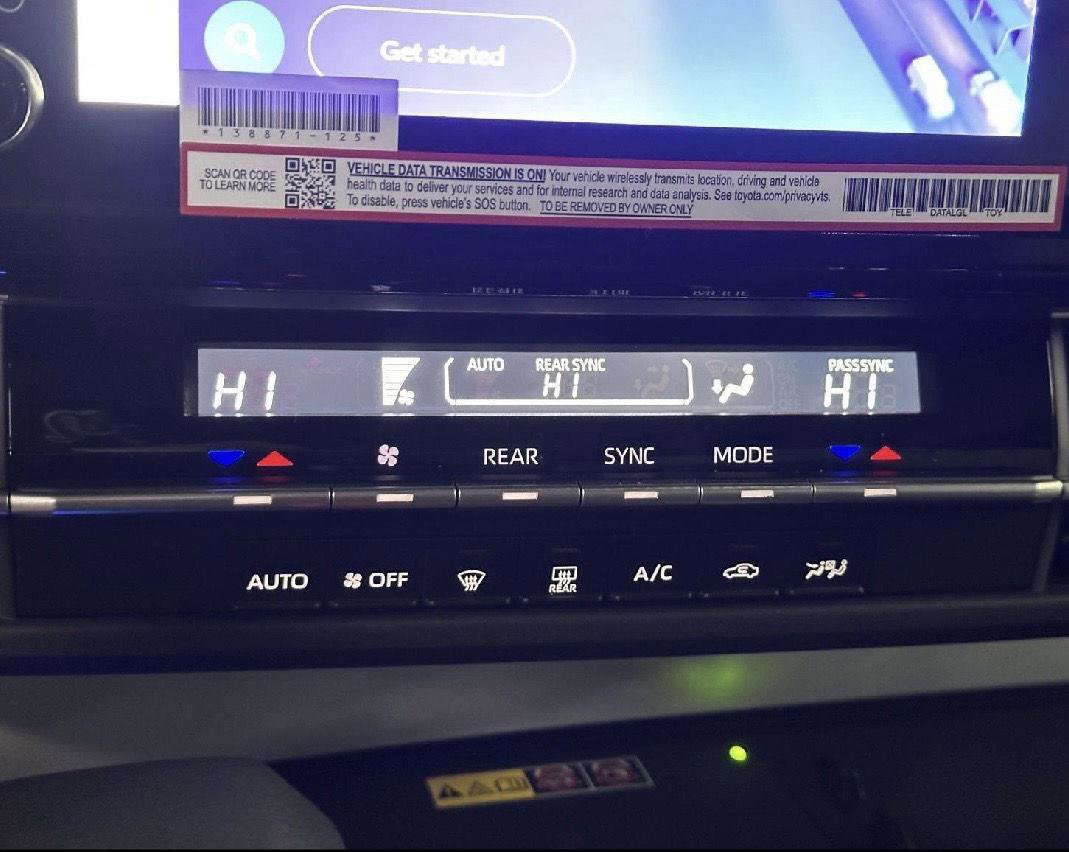 Used 2025 Toyota Sienna LE image 22